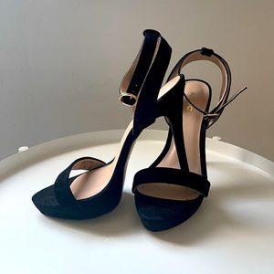Black velvet 7.5 ALDO heels